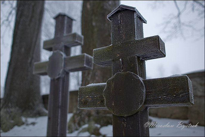 dwuramienne krzyże na grobach Rosjan