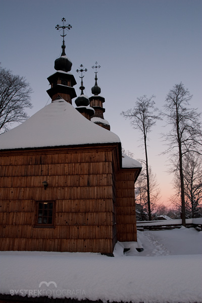 cerkiew w Ropicy Górnej zima